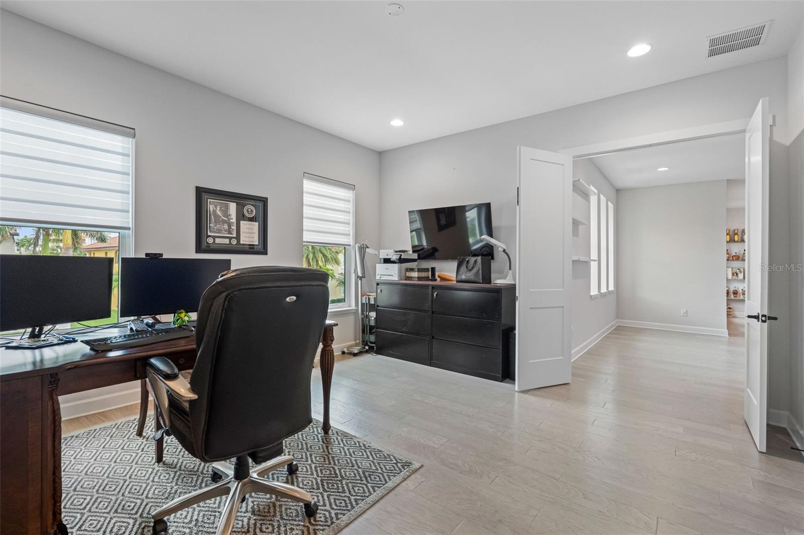124 FOREST HILLS DR — photo 57