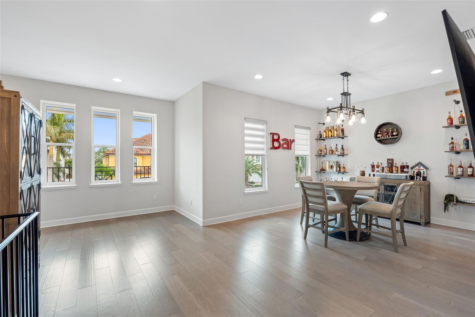 124 FOREST HILLS DR — photo 30