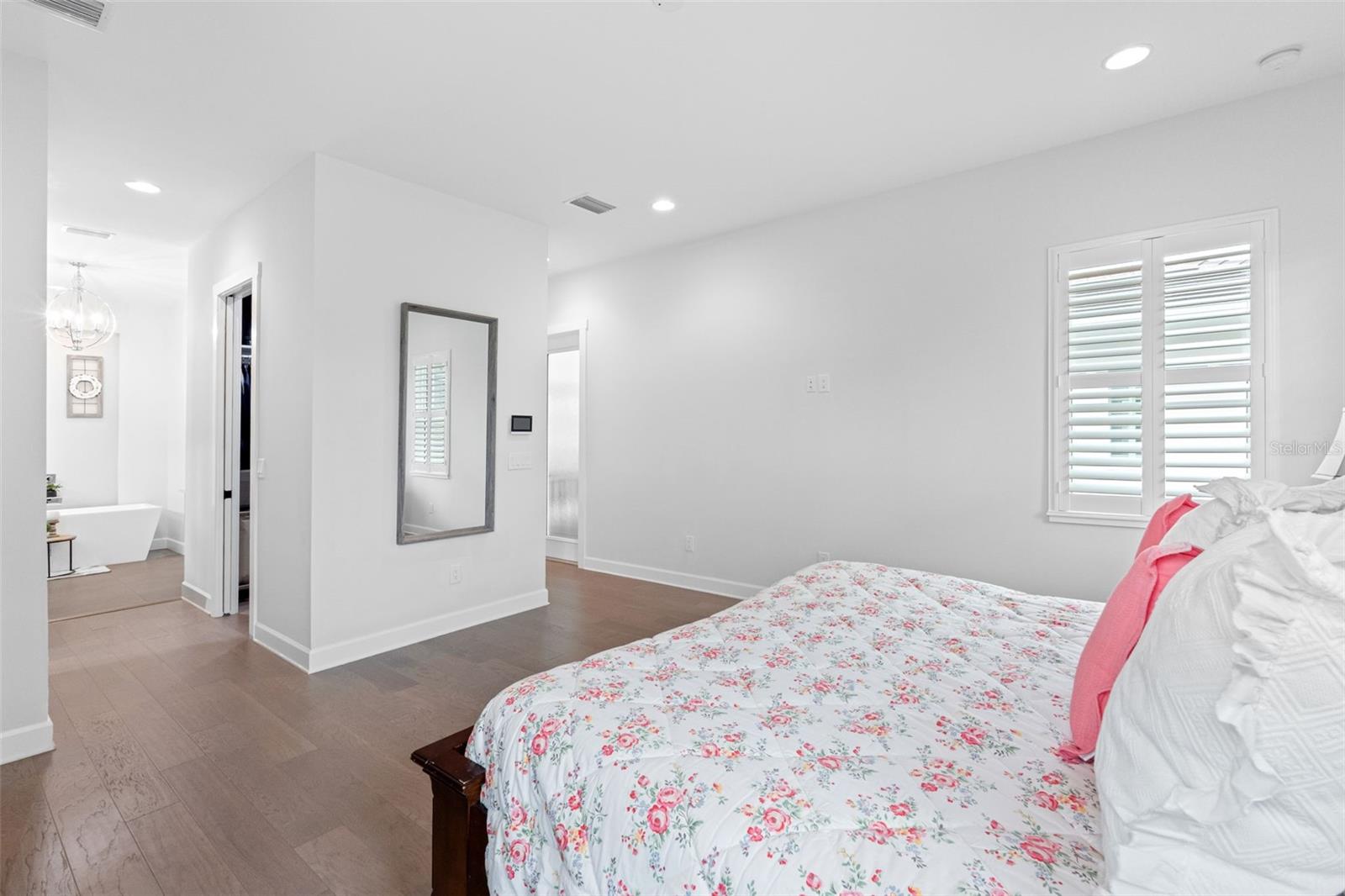 124 FOREST HILLS DR — photo 45