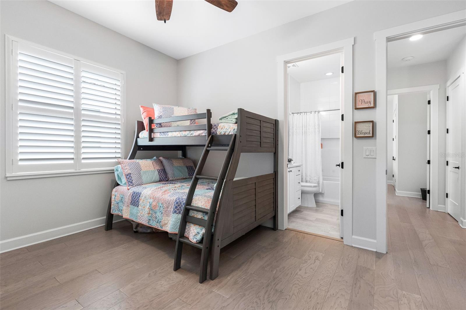 124 FOREST HILLS DR — photo 47