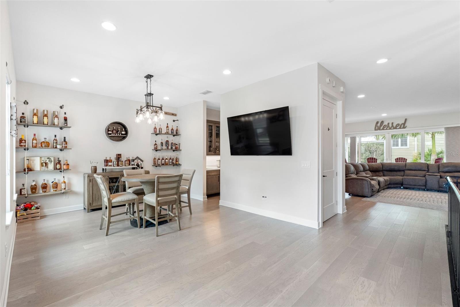 124 FOREST HILLS DR — photo 29