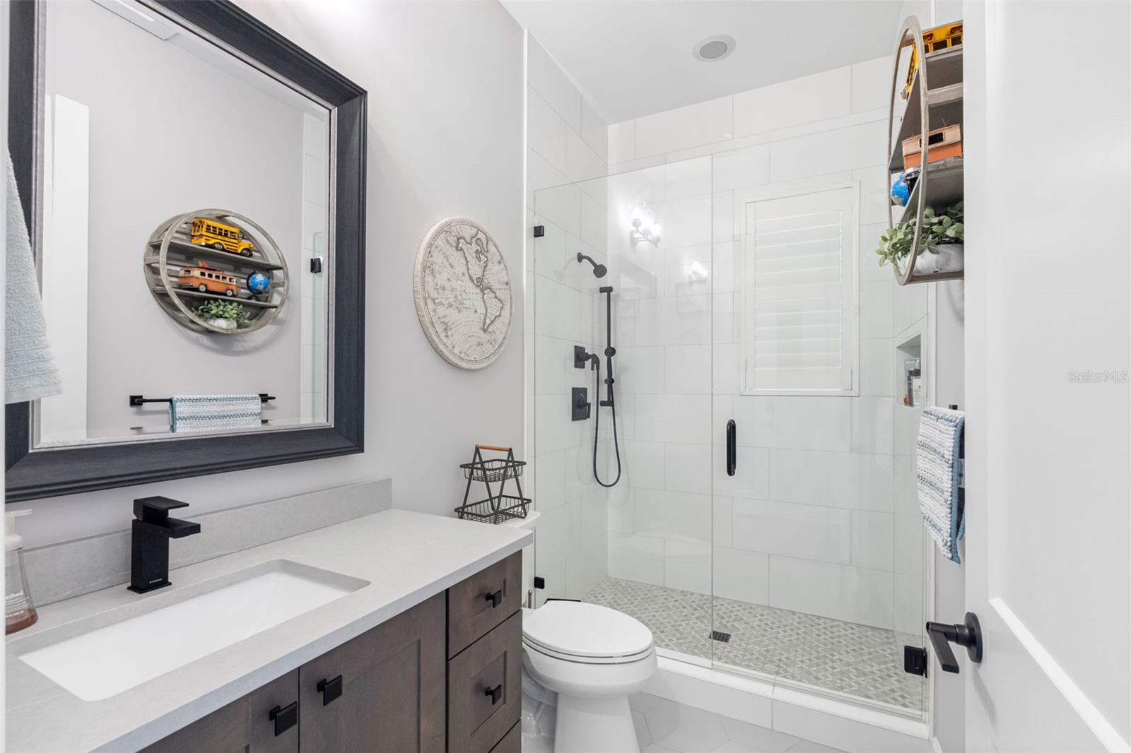 124 FOREST HILLS DR — photo 16