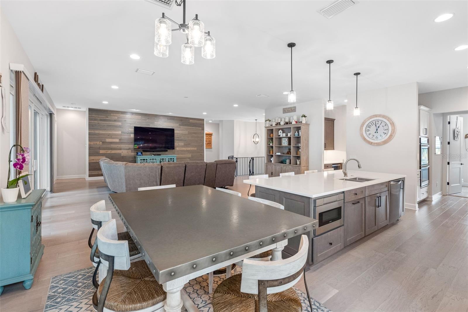 124 FOREST HILLS DR — photo 8