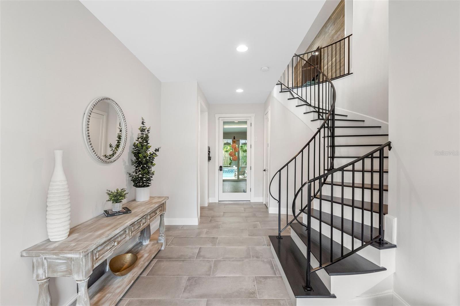 124 FOREST HILLS DR — photo 4