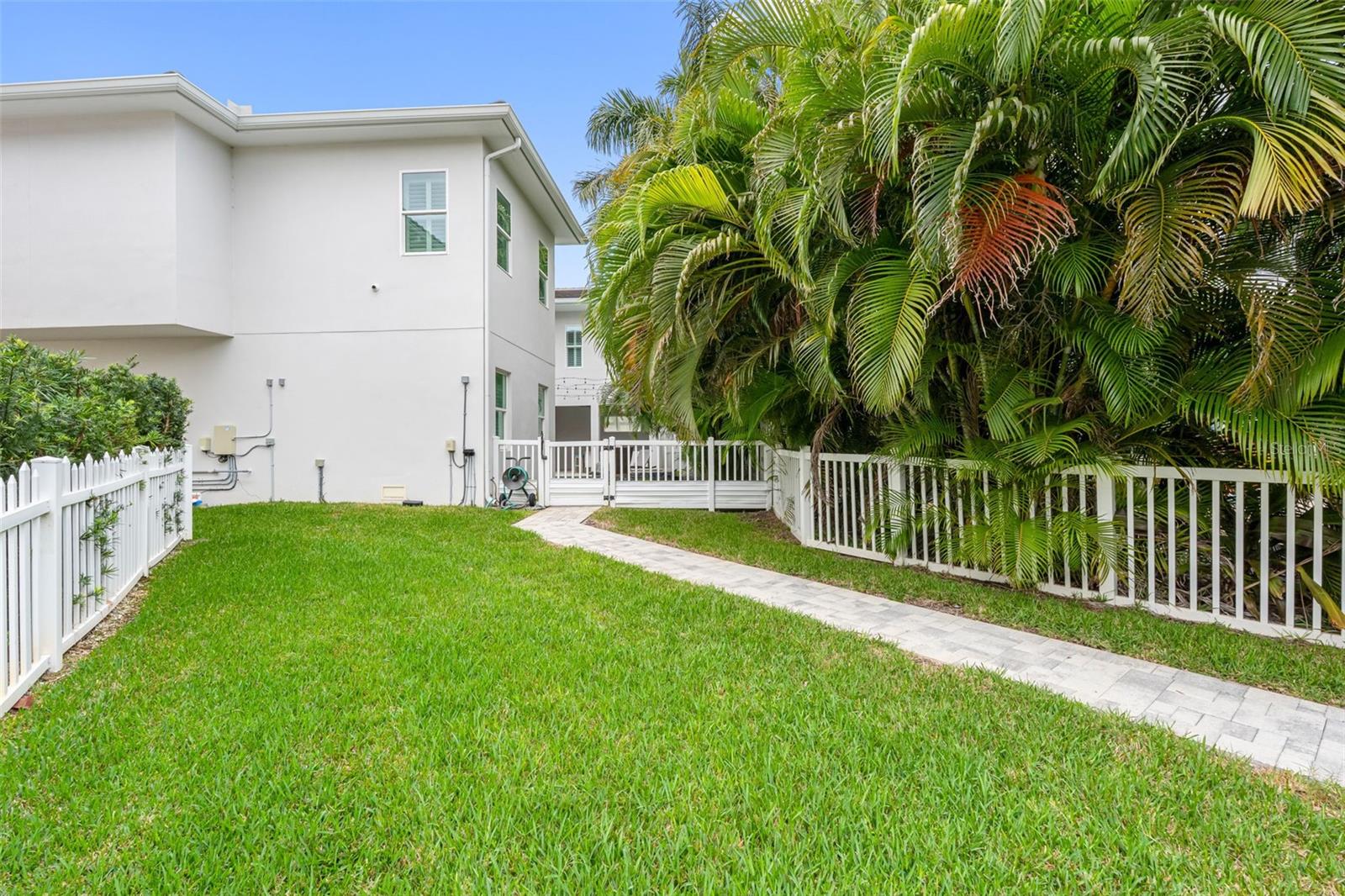 124 FOREST HILLS DR — photo 60