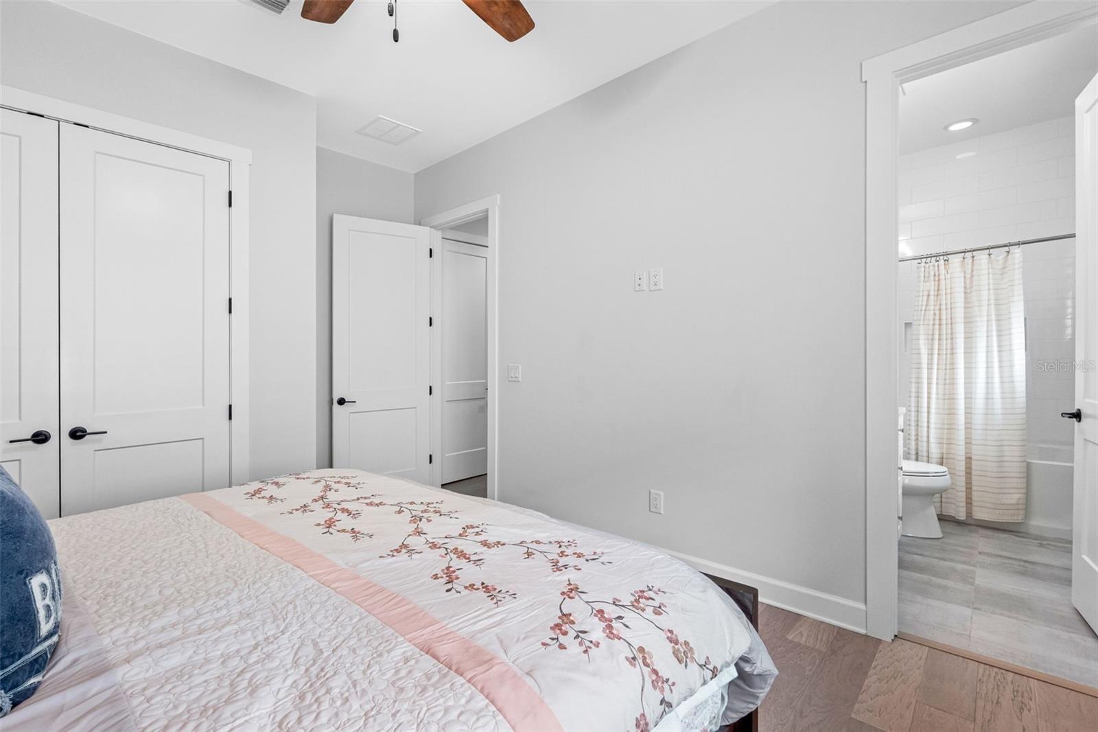 124 FOREST HILLS DR — photo 40