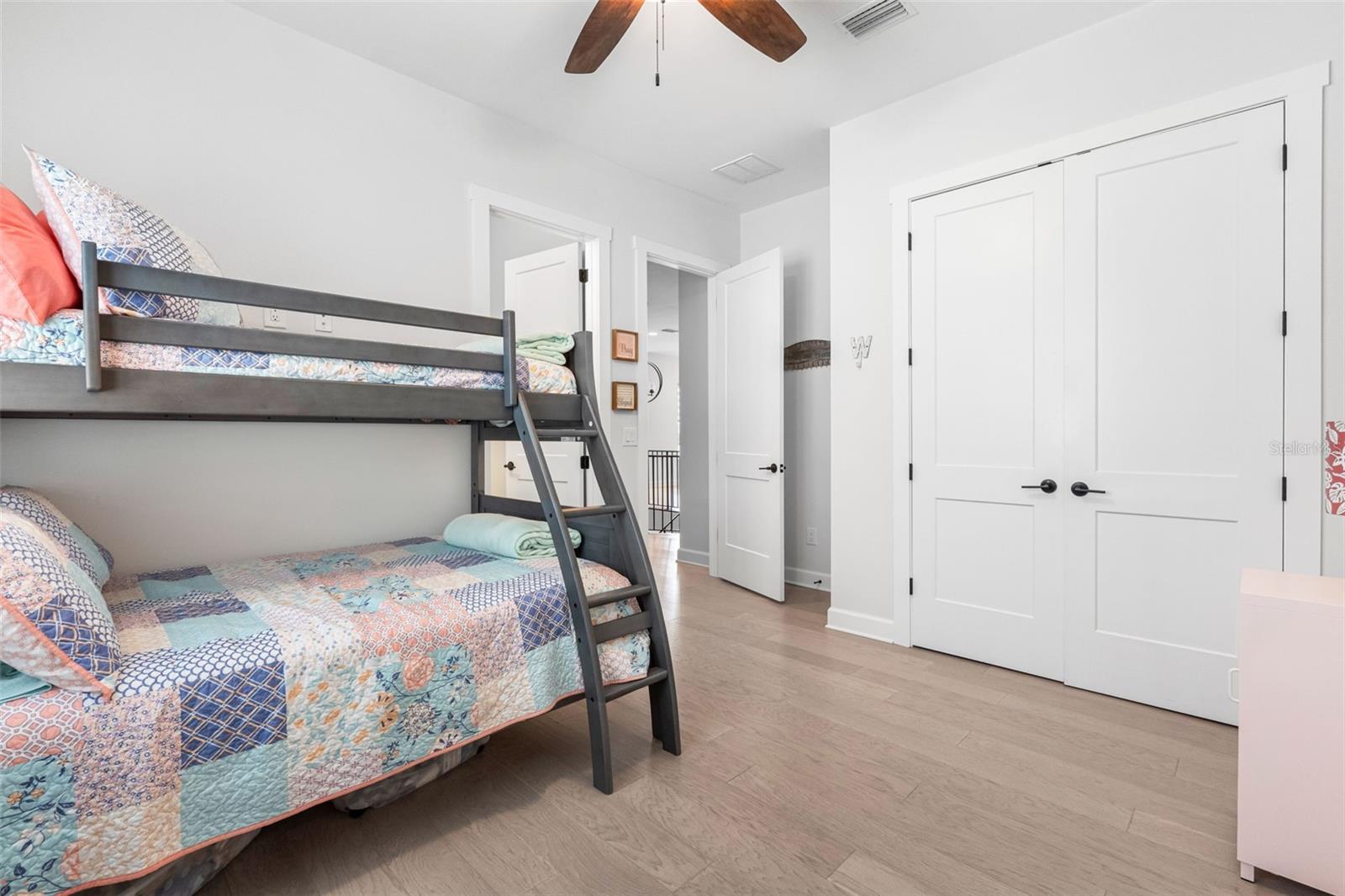 124 FOREST HILLS DR — photo 55