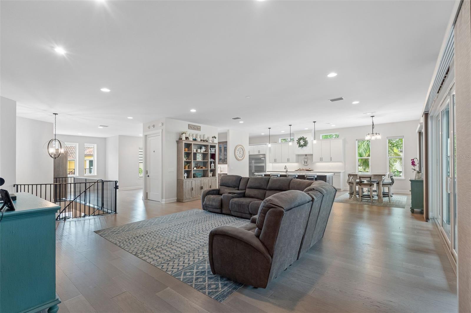 124 FOREST HILLS DR — photo 34