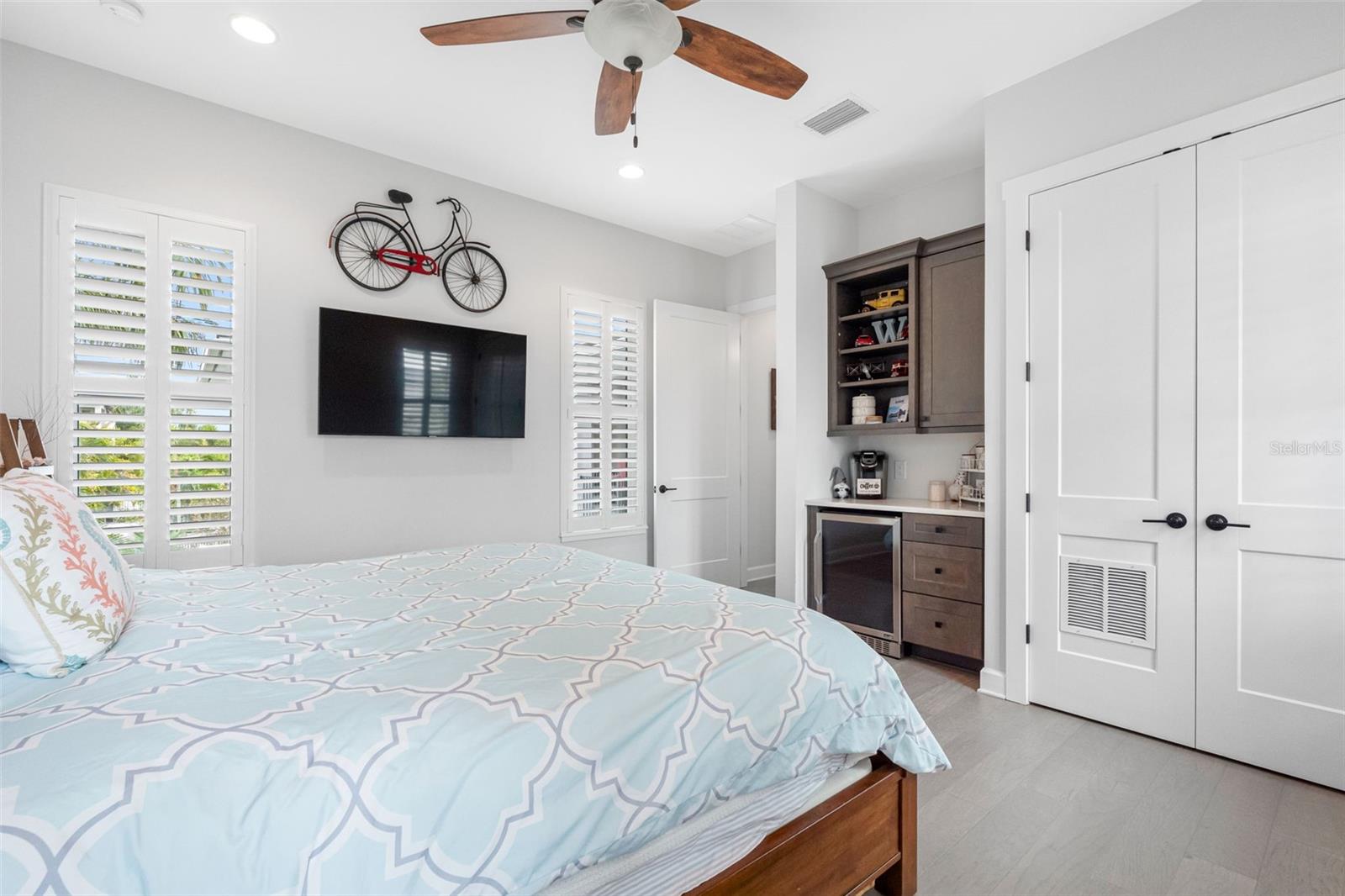 124 FOREST HILLS DR — photo 51