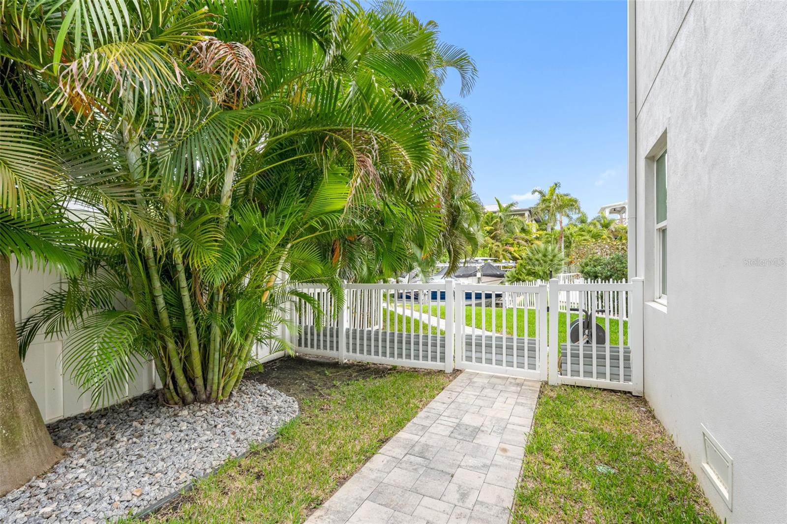 124 FOREST HILLS DR — photo 63