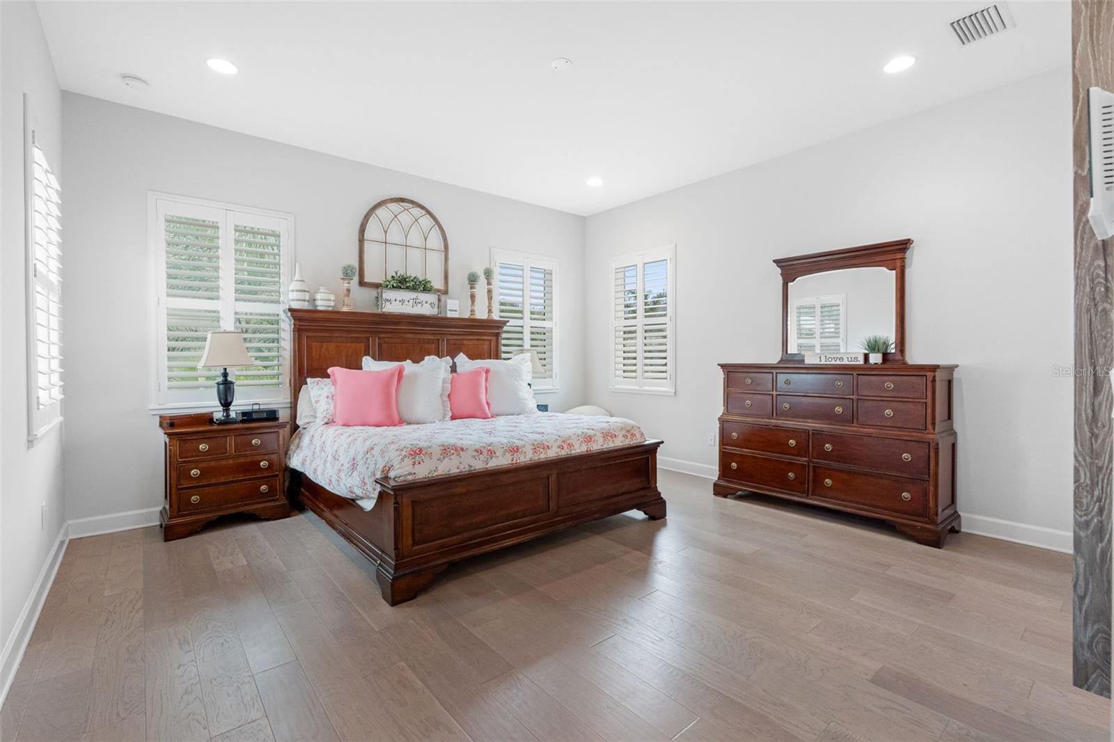 124 FOREST HILLS DR — photo 44