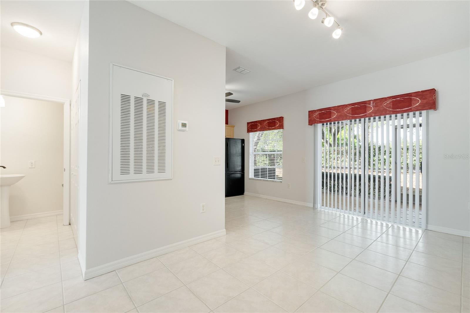 7698 PLANTATION CIR — photo 11