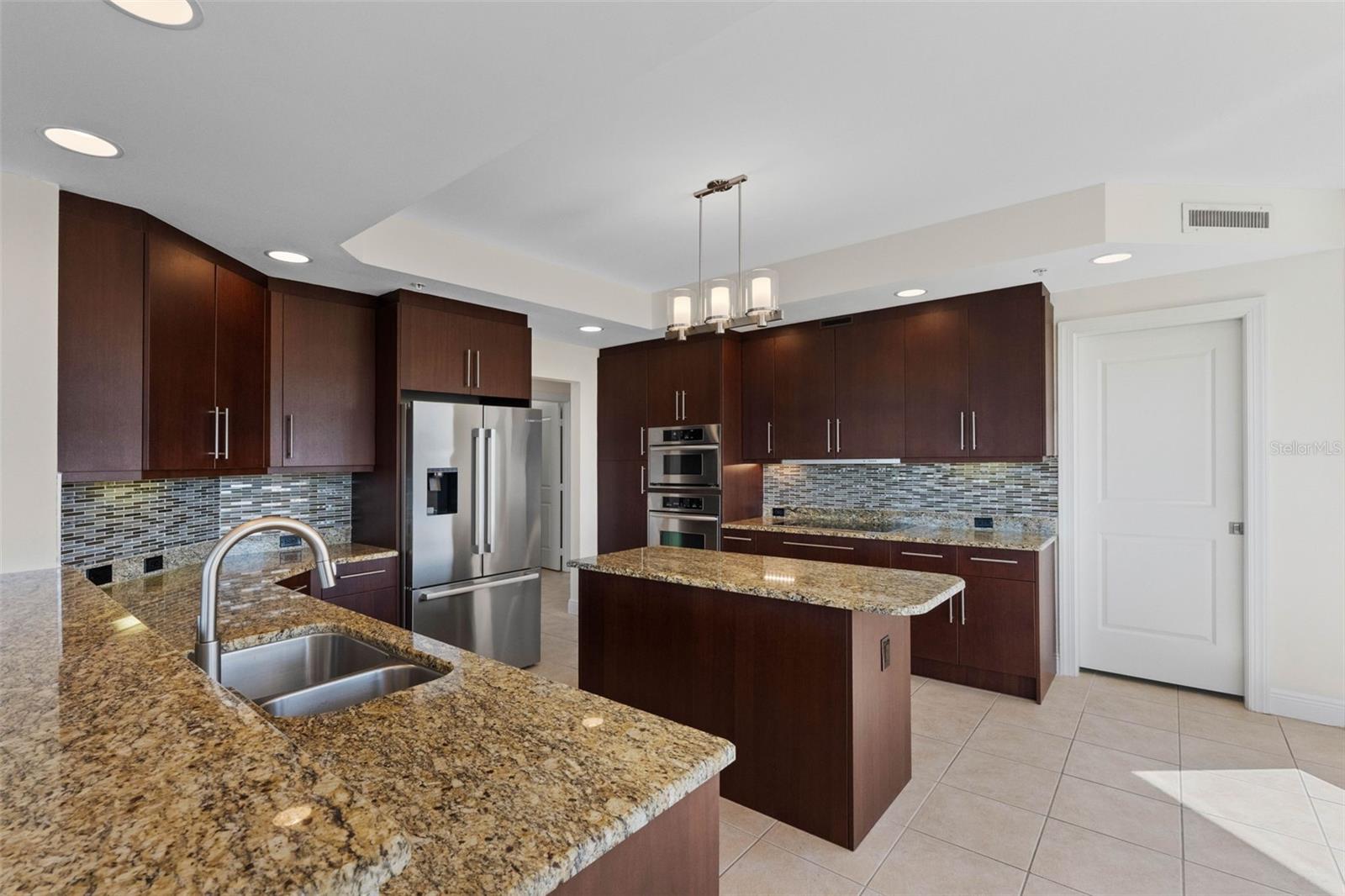 5823 BOWEN DANIEL DR #401 — photo 20