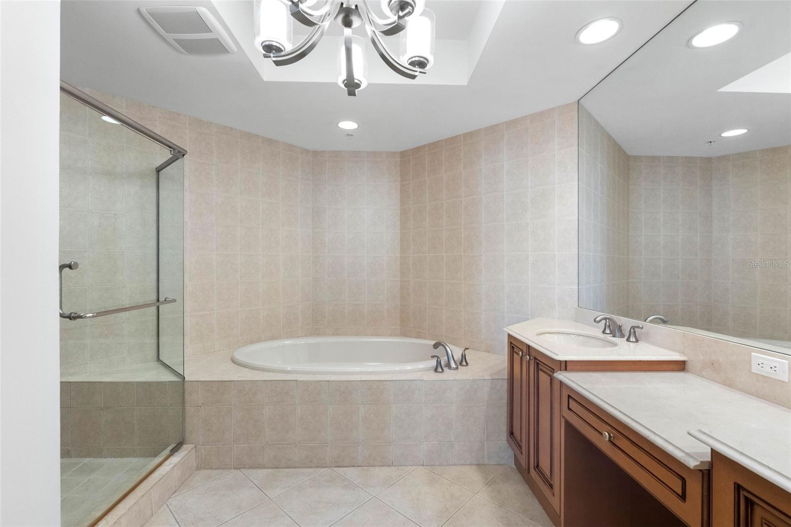 5823 BOWEN DANIEL DR #401 — photo 37
