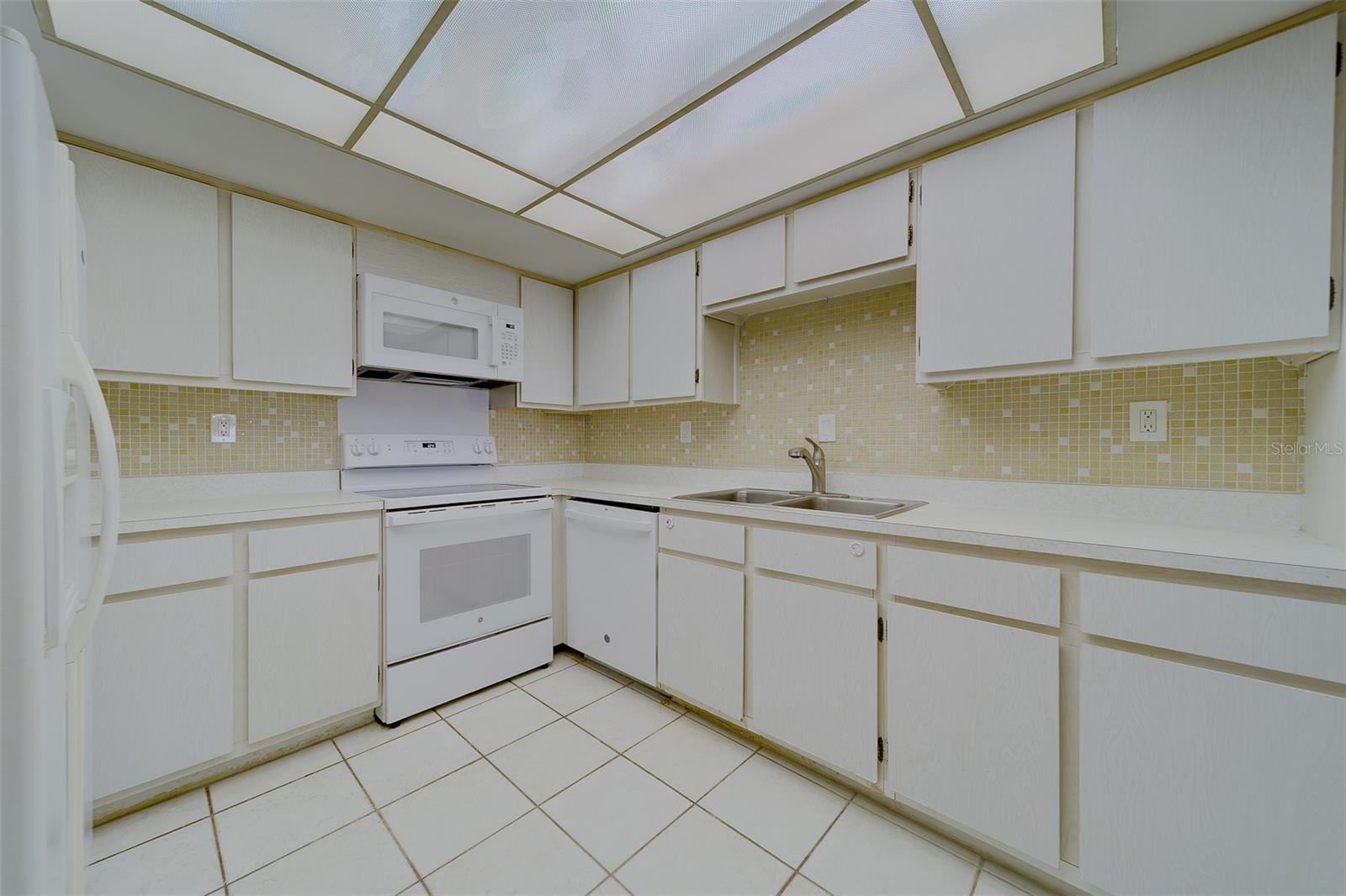 17920 GULF BLVD #1408 — photo 4