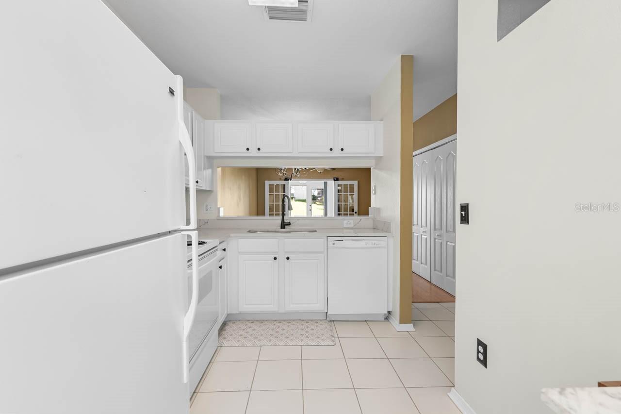 2411 LAKE WOODBERRY CIR — photo 15