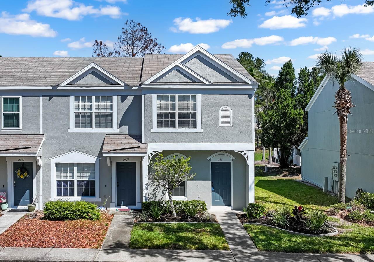2411 LAKE WOODBERRY CIR — photo 2