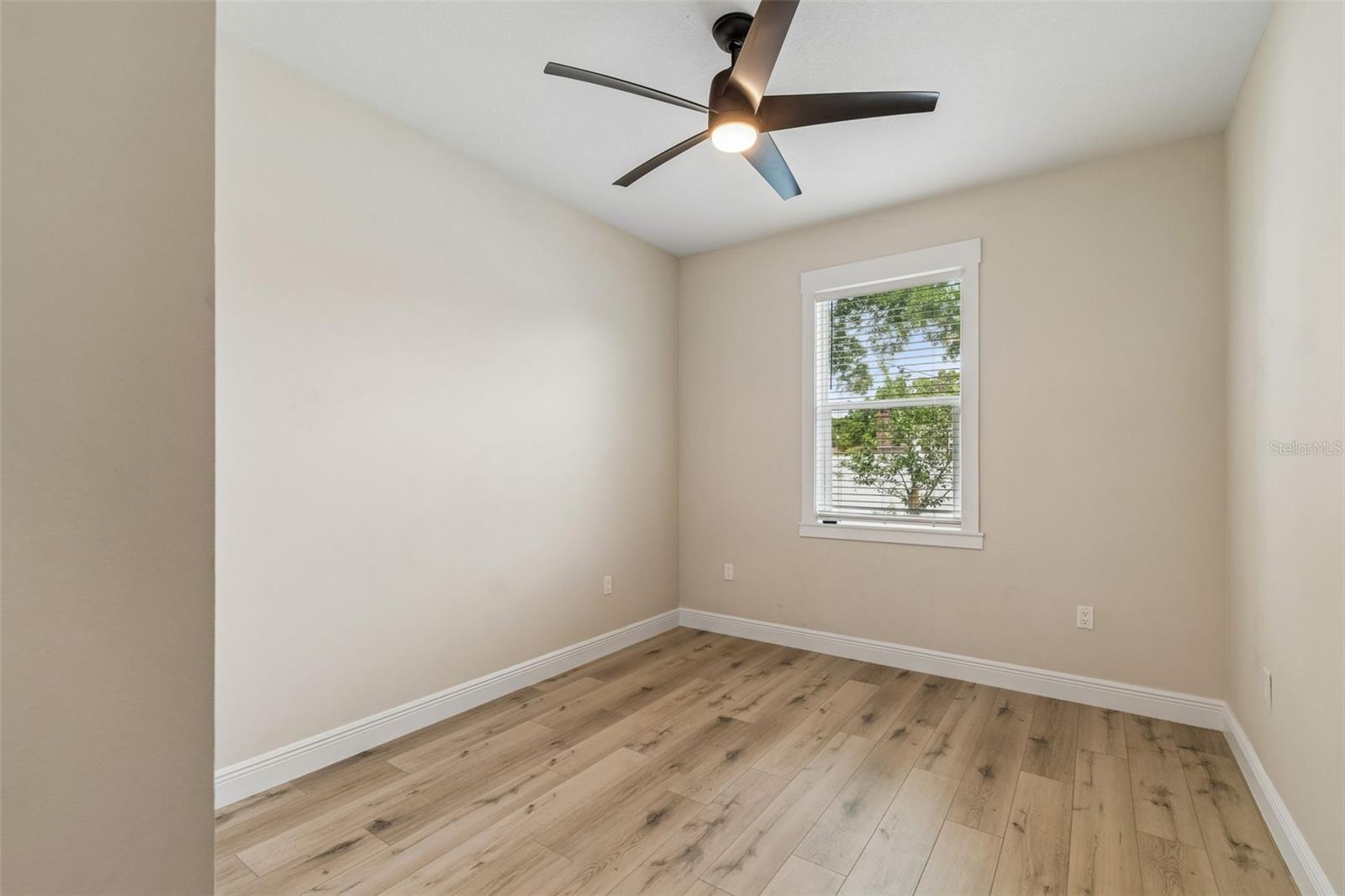1901 W CLUSTER AVE — photo 35