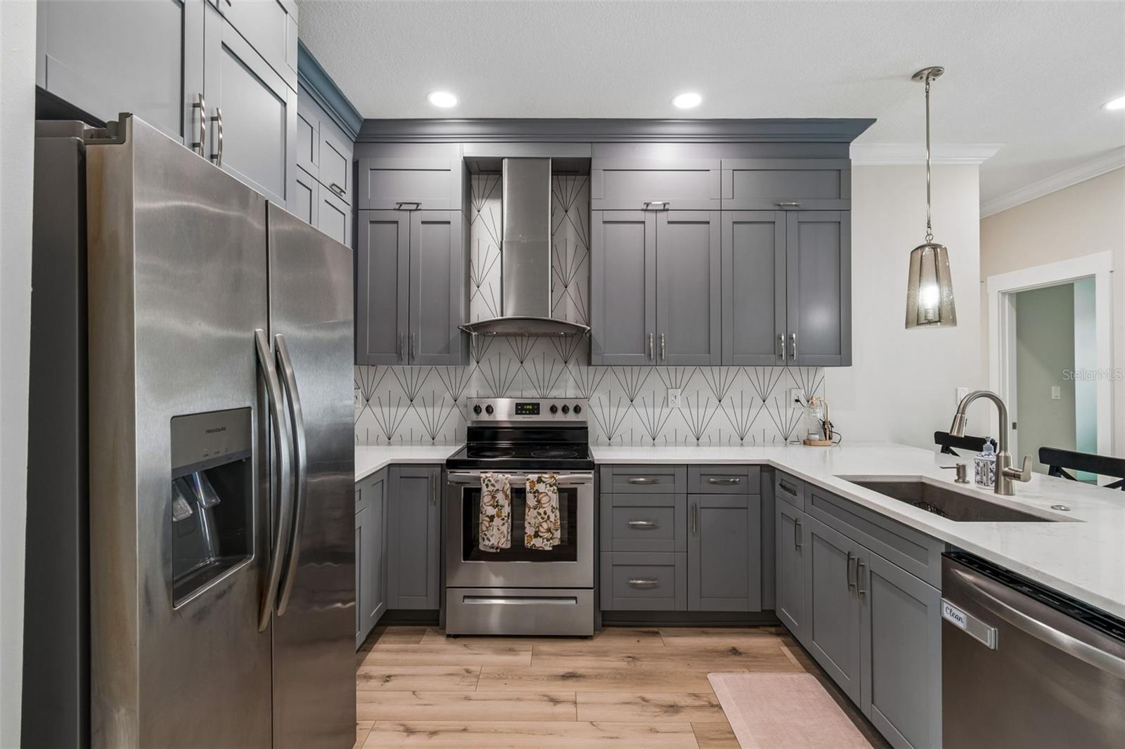 1901 W CLUSTER AVE — photo 19