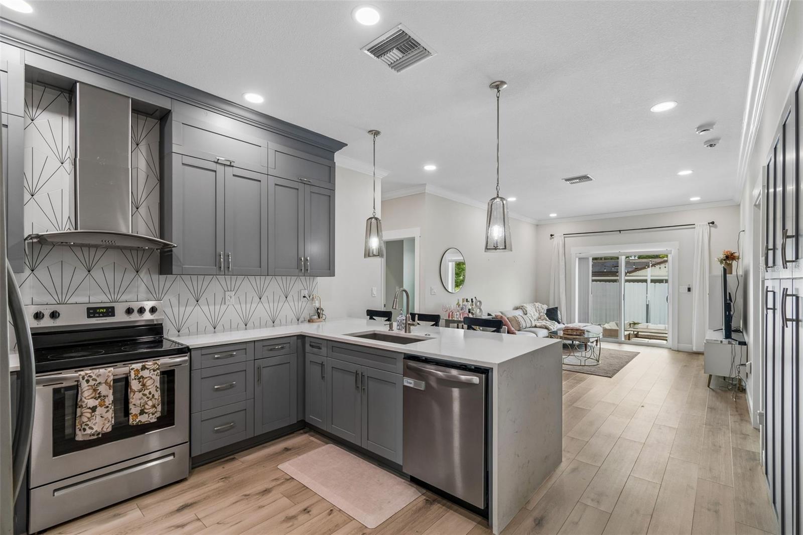 1901 W CLUSTER AVE — photo 14