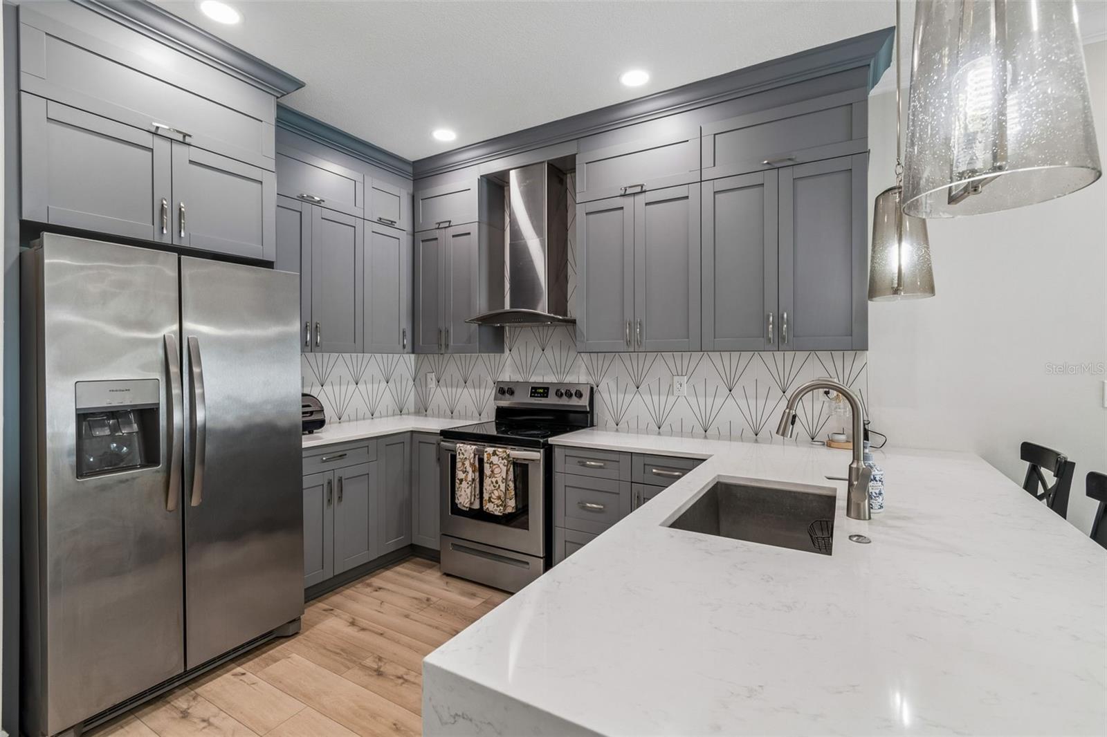 1901 W CLUSTER AVE — photo 20