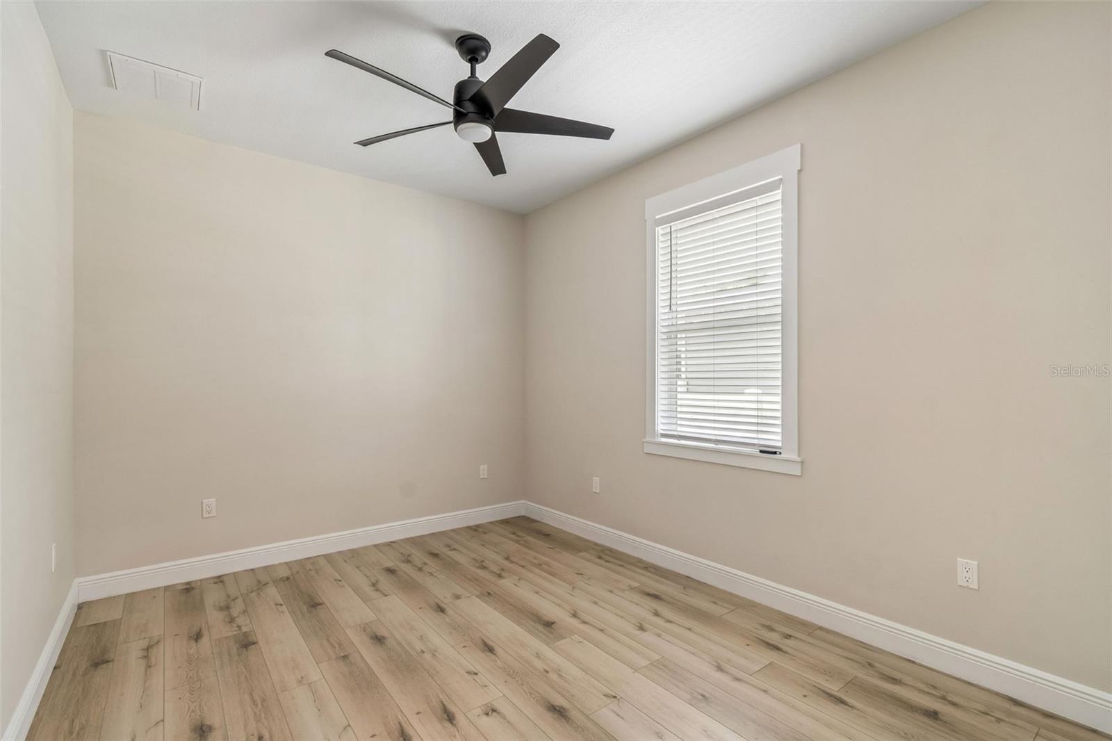 1901 W CLUSTER AVE — photo 40