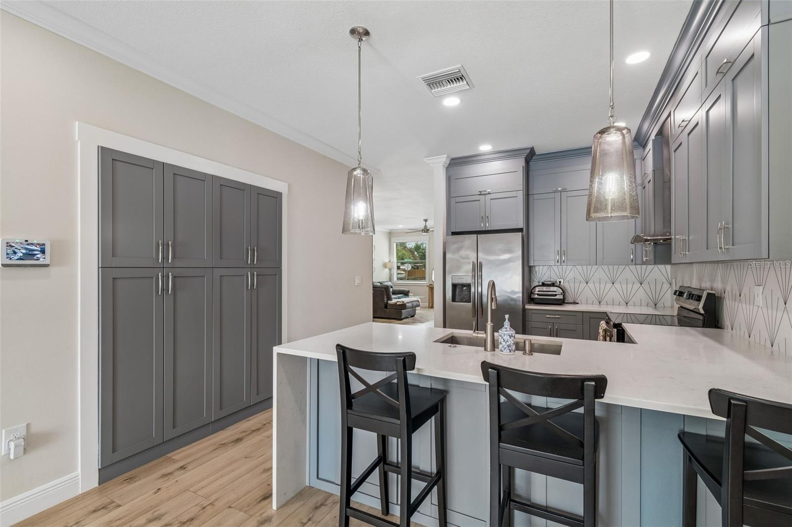 1901 W CLUSTER AVE — photo 18