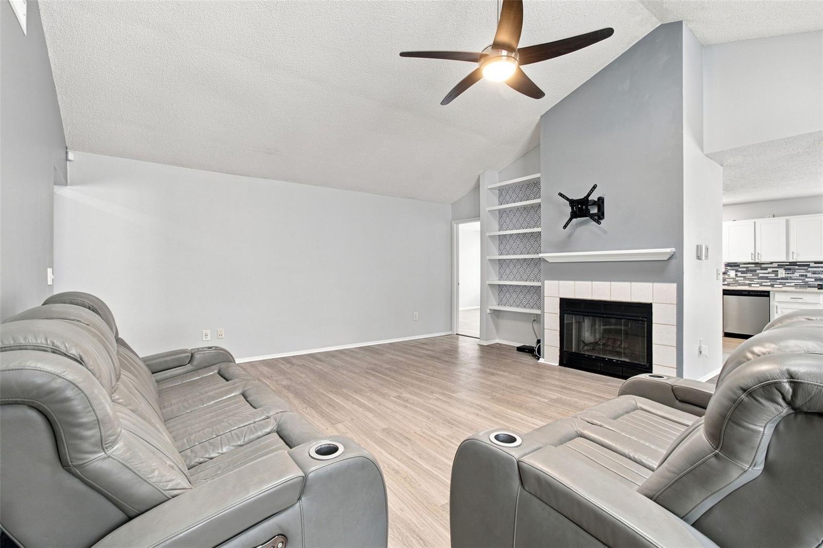 7123 SILVERMILL DR — photo 19
