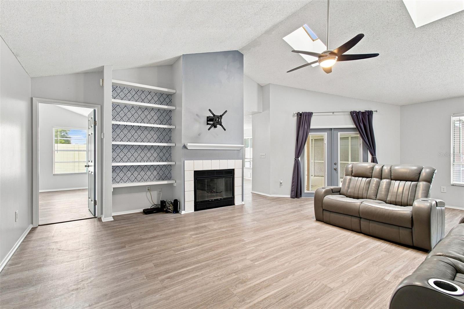 7123 SILVERMILL DR — photo 18