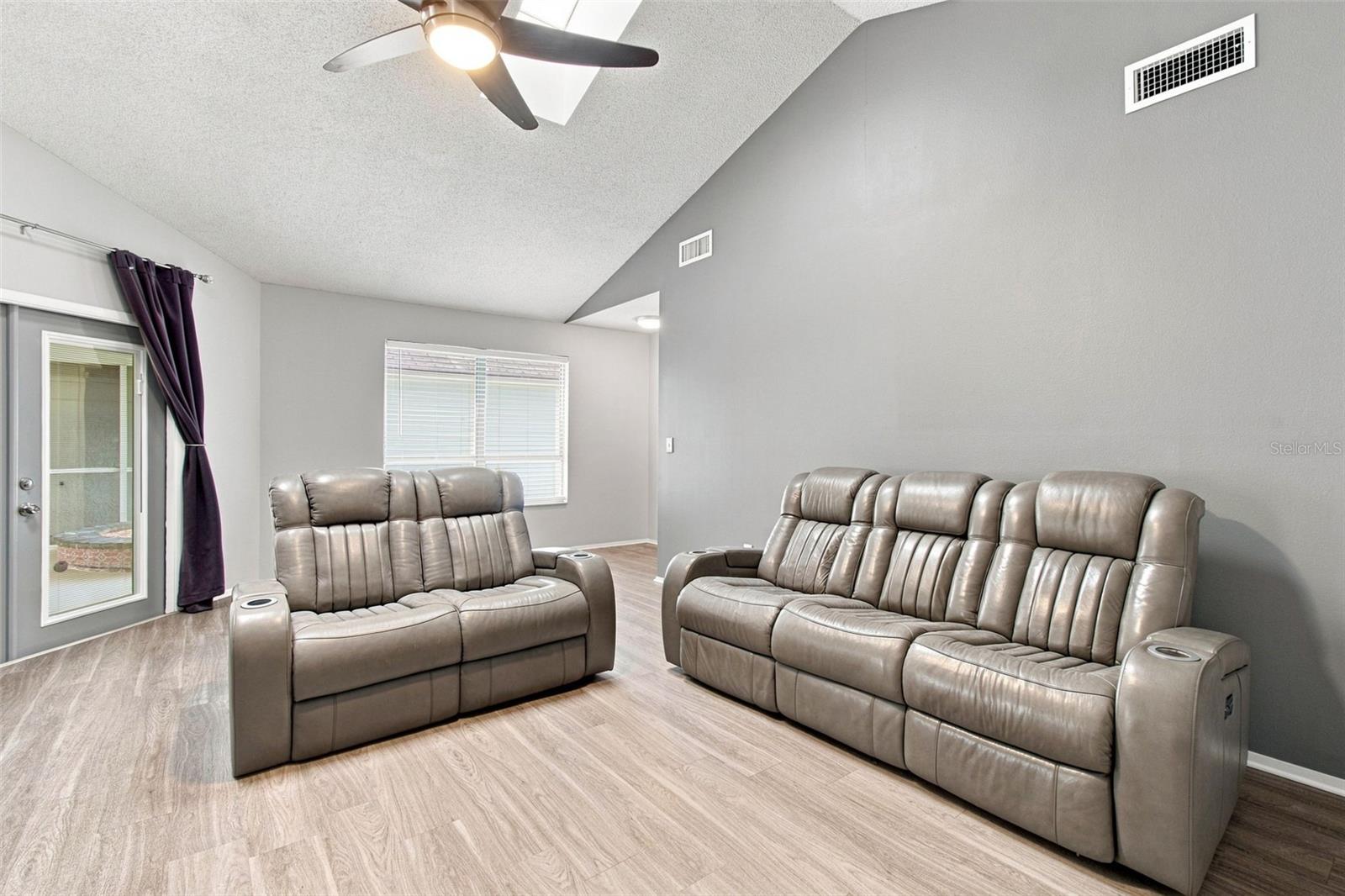 7123 SILVERMILL DR — photo 22