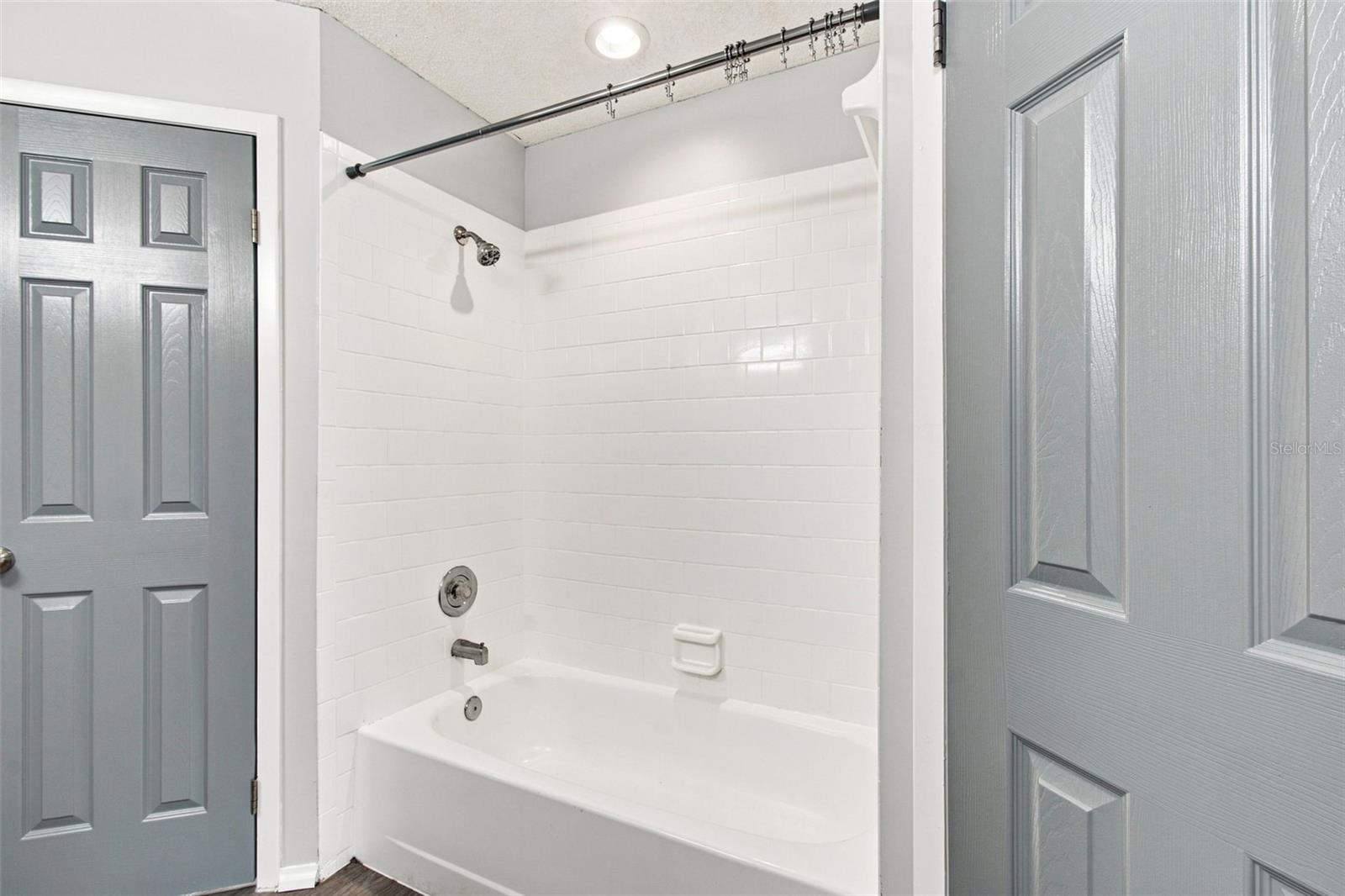 7123 SILVERMILL DR — photo 56