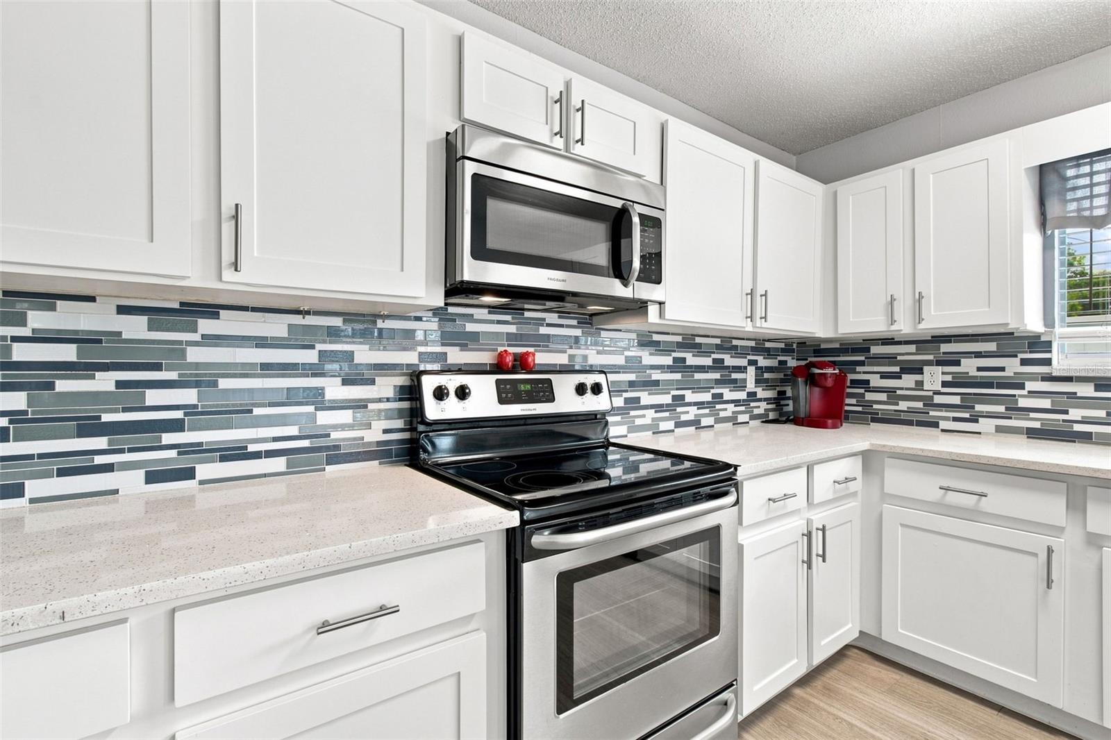 7123 SILVERMILL DR — photo 26