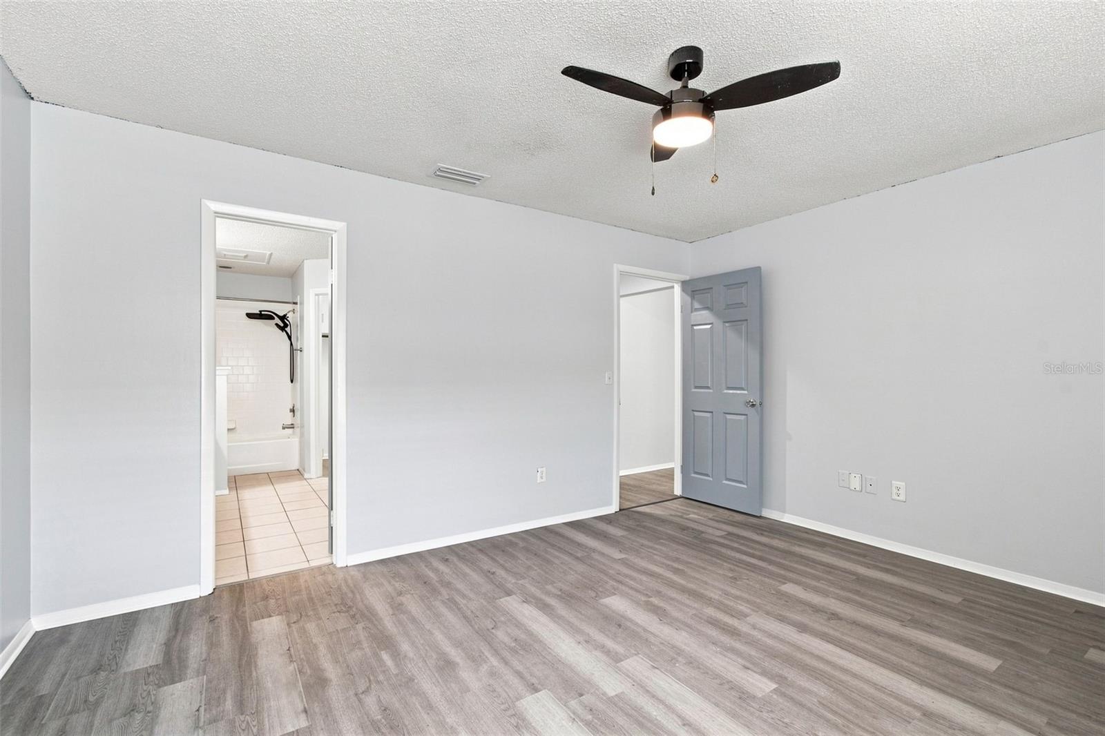 7123 SILVERMILL DR — photo 38