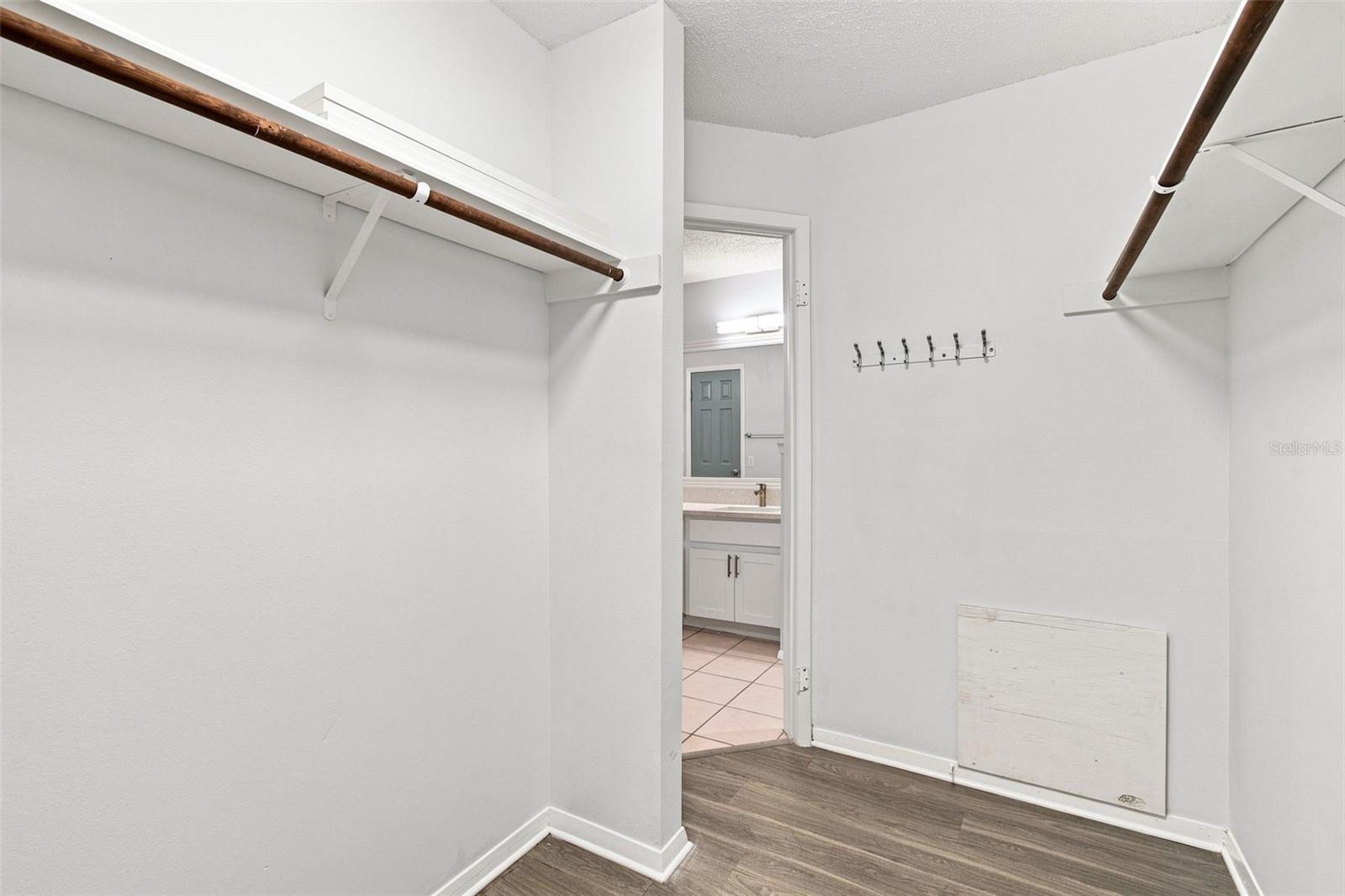 7123 SILVERMILL DR — photo 42