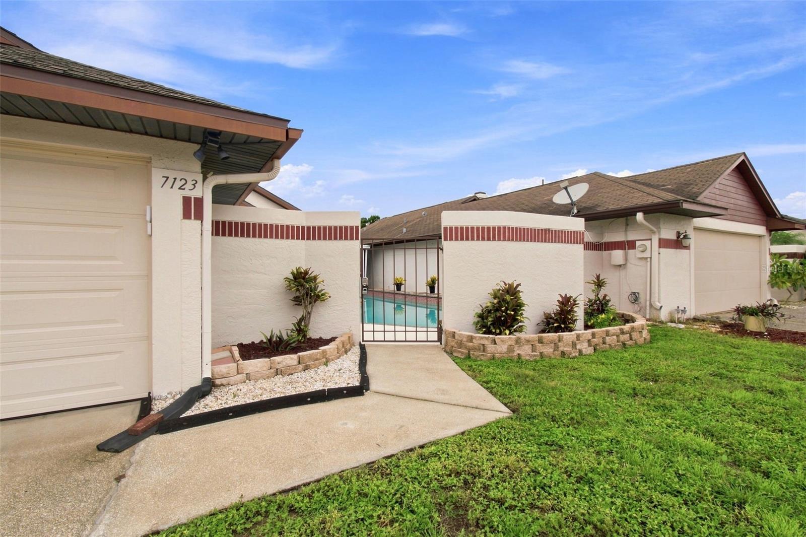 7123 SILVERMILL DR — photo 3