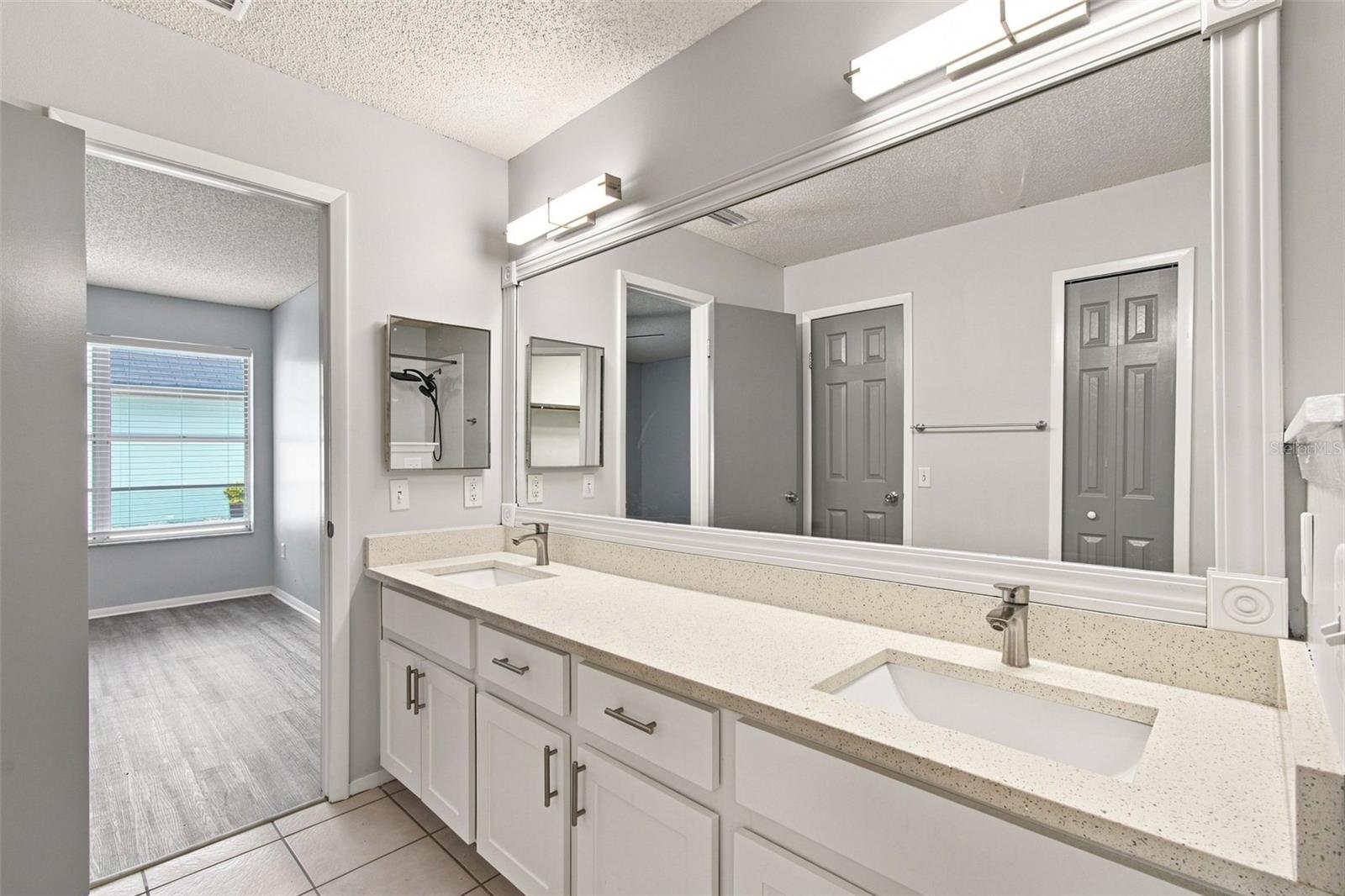 7123 SILVERMILL DR — photo 43