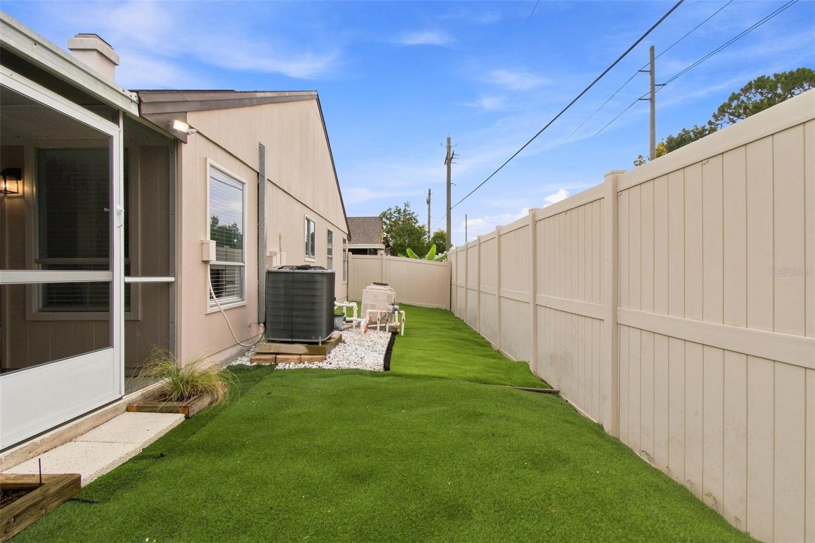 7123 SILVERMILL DR — photo 66