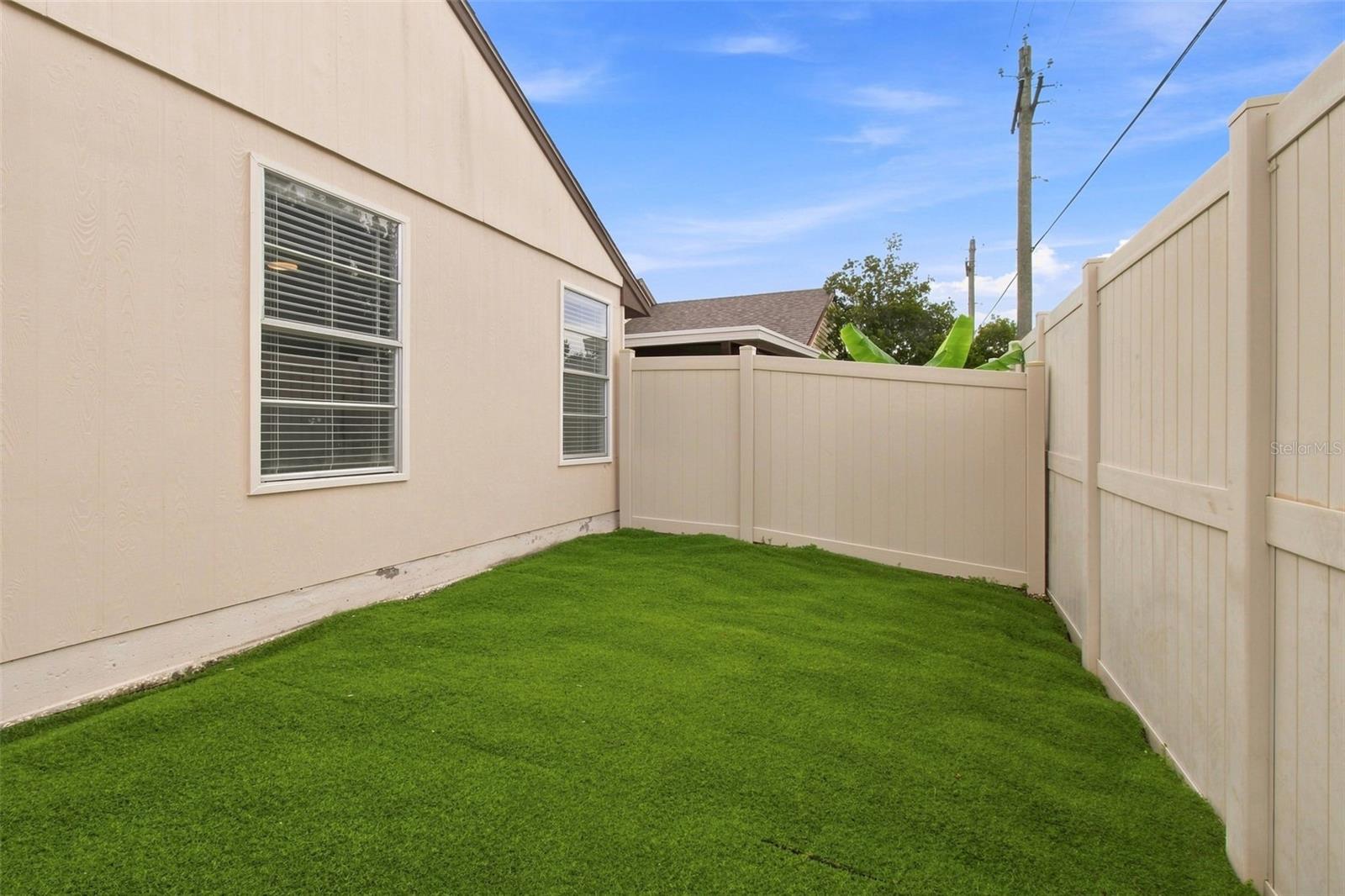 7123 SILVERMILL DR — photo 67