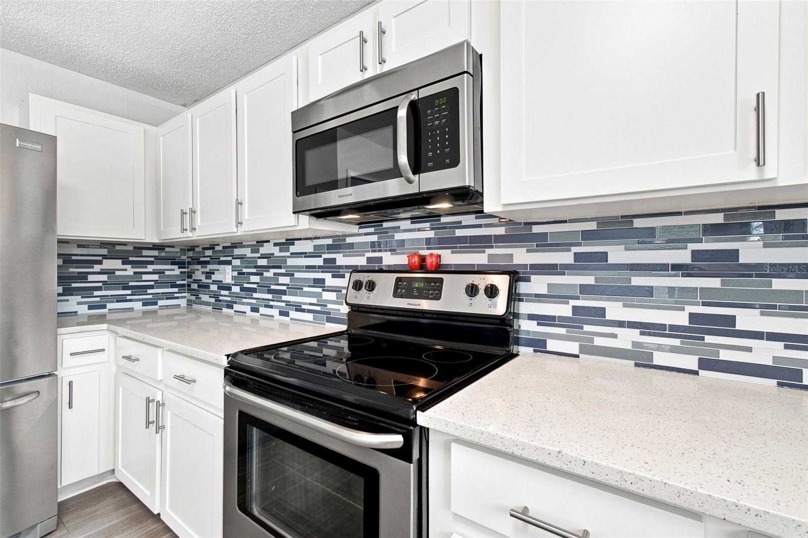 7123 SILVERMILL DR — photo 27