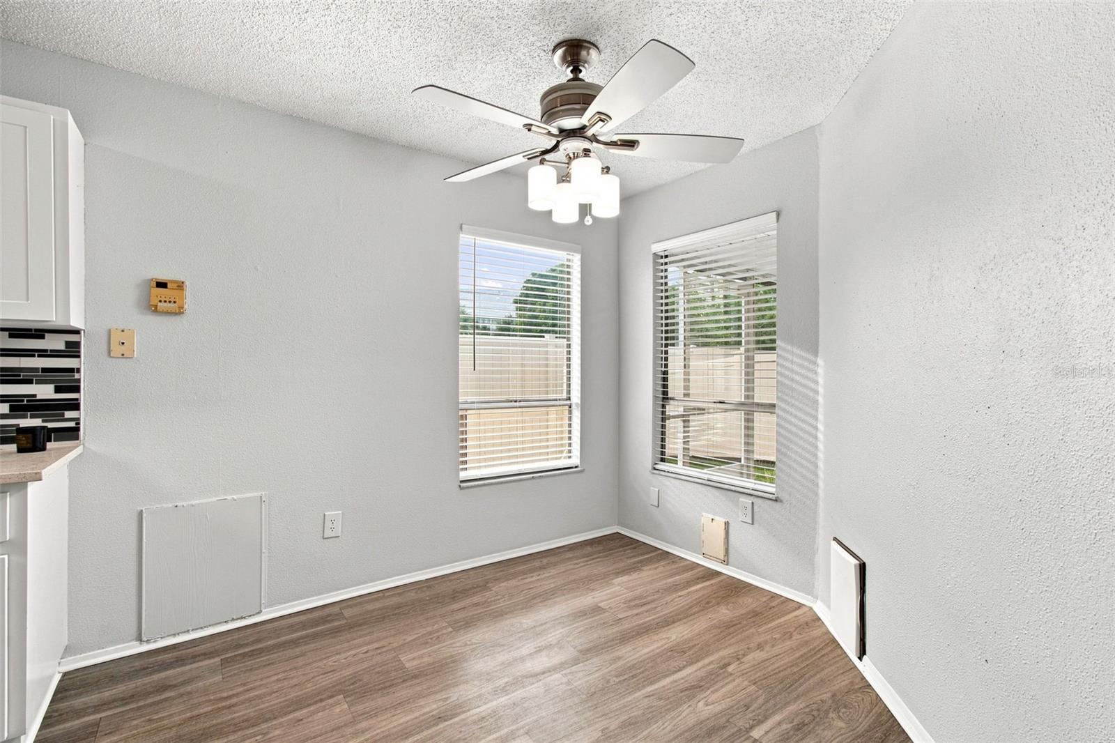 7123 SILVERMILL DR — photo 33