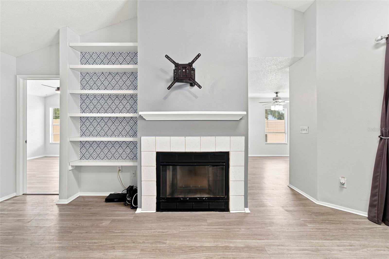 7123 SILVERMILL DR — photo 20