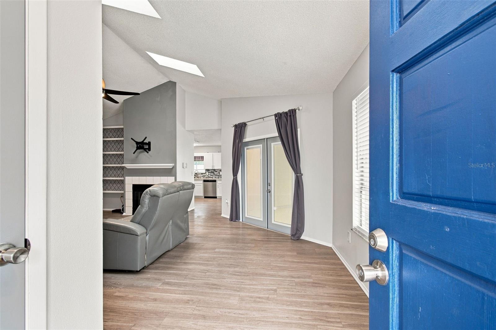 7123 SILVERMILL DR — photo 13