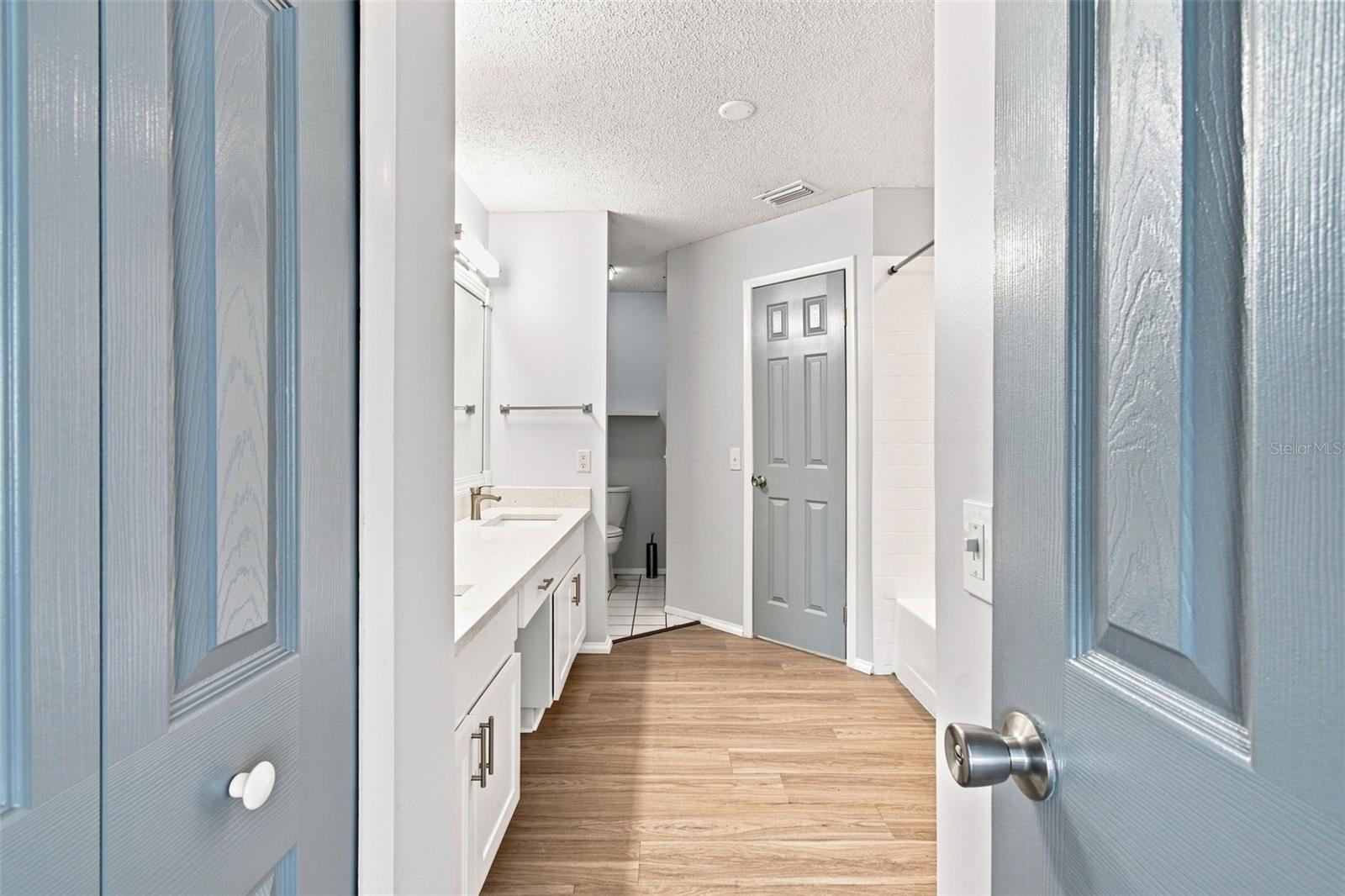 7123 SILVERMILL DR — photo 52