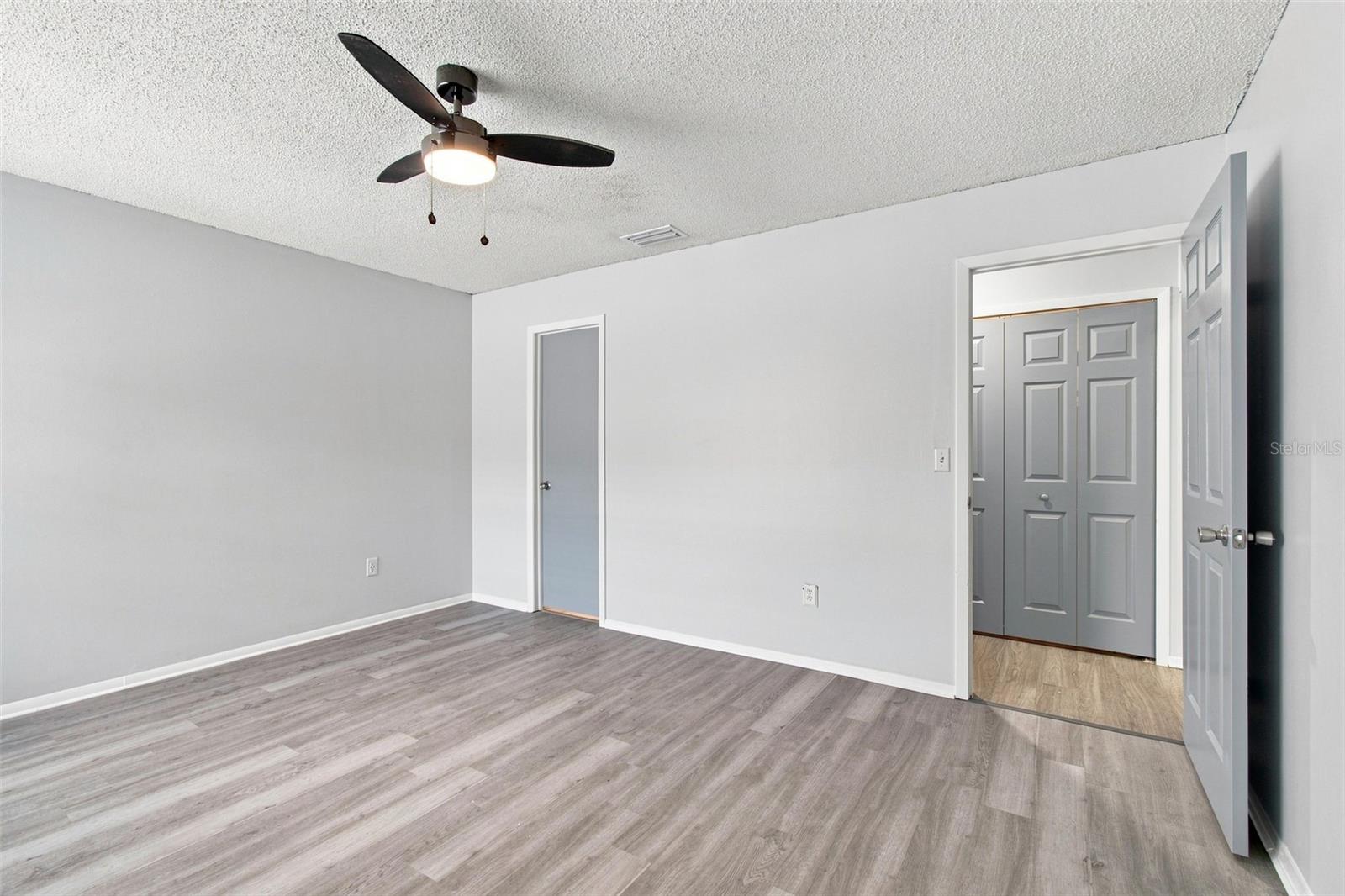 7123 SILVERMILL DR — photo 36