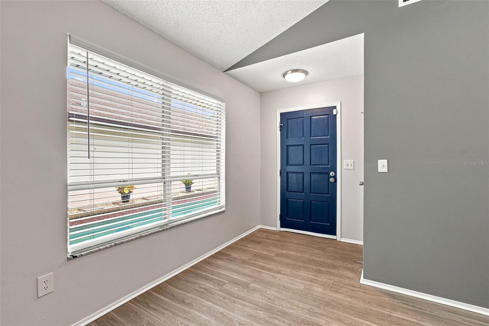 7123 SILVERMILL DR — photo 14