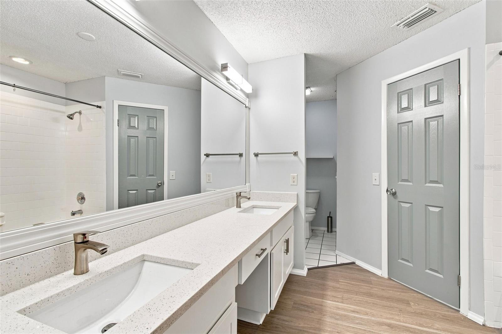 7123 SILVERMILL DR — photo 54