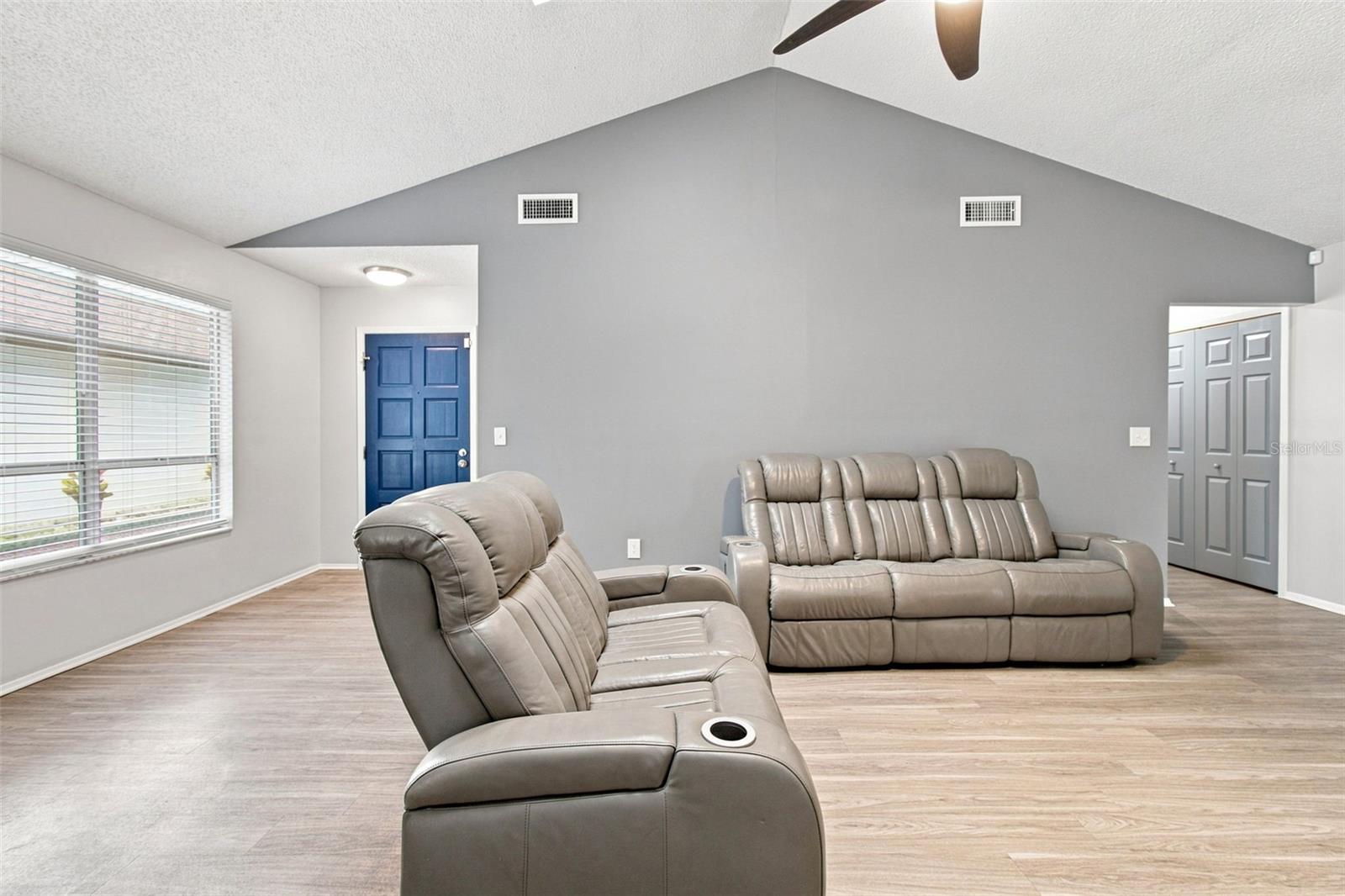 7123 SILVERMILL DR — photo 21