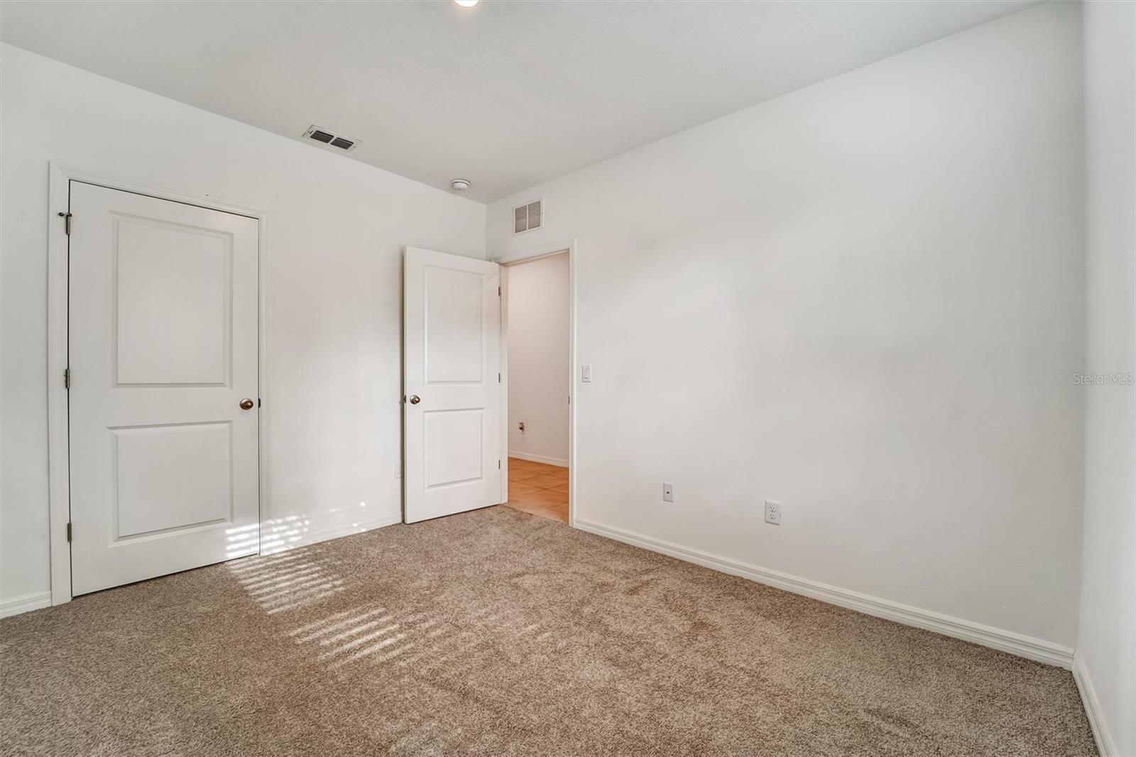 6803 BRANHAM MILL CT — photo 11