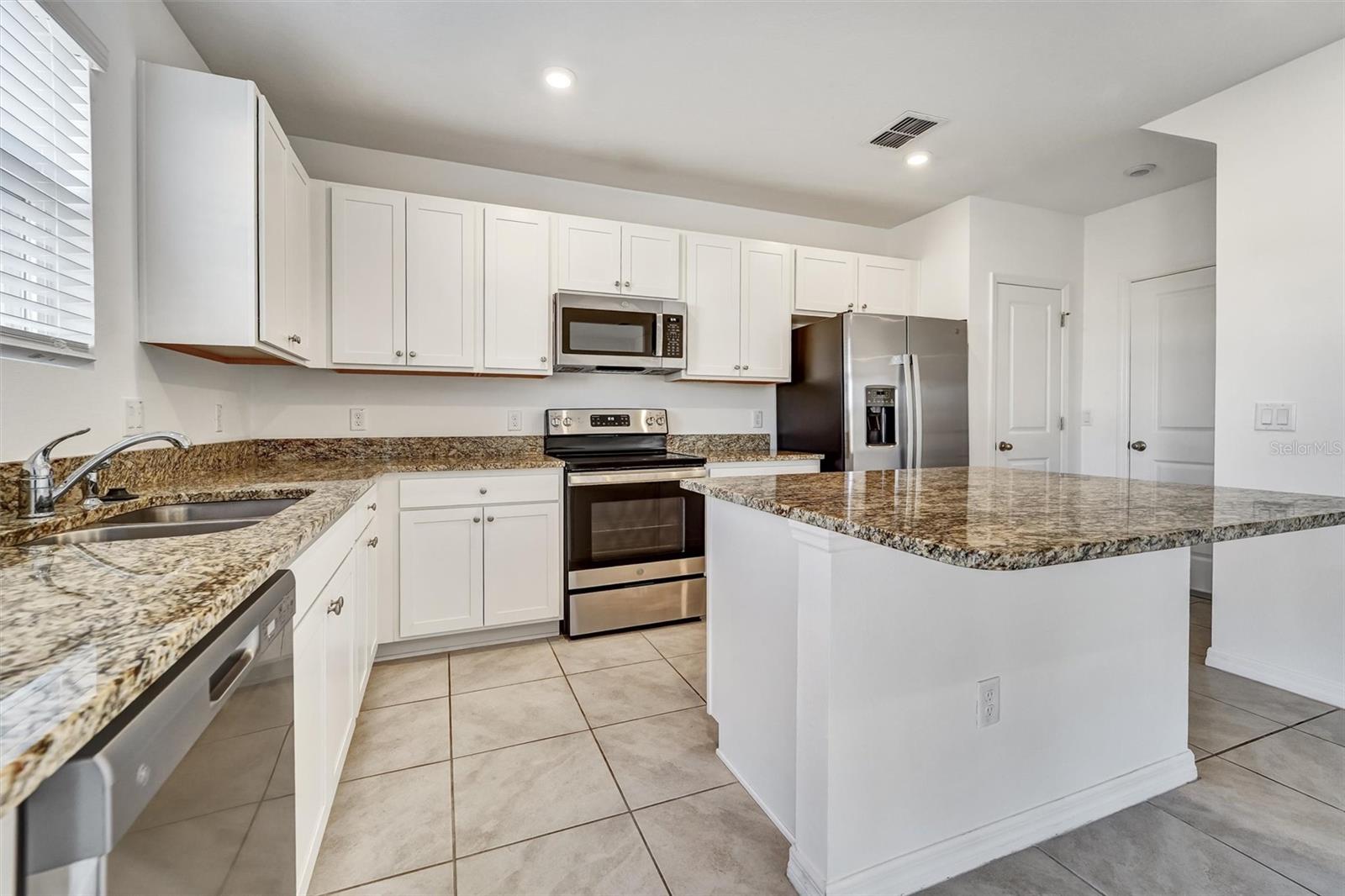 6803 BRANHAM MILL CT — photo 4