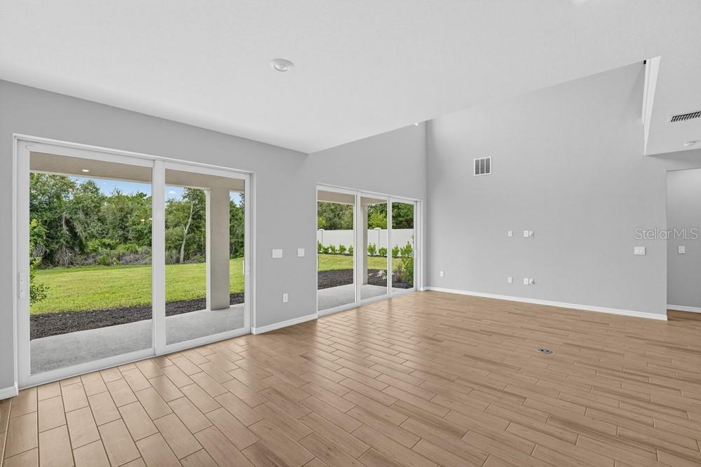 7801 CENTAURUS WAY — photo 3